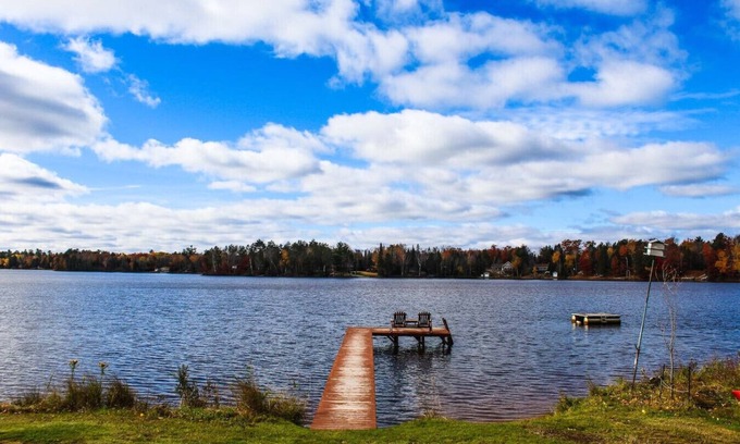 Eagle River Casa | Chain Lake Retreat Holiday Home