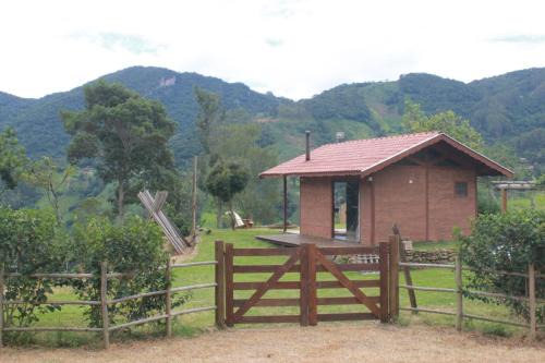 Sao Bento do Sapucai Casa | Chalé Aconchegante com vista para Pedra do Baú