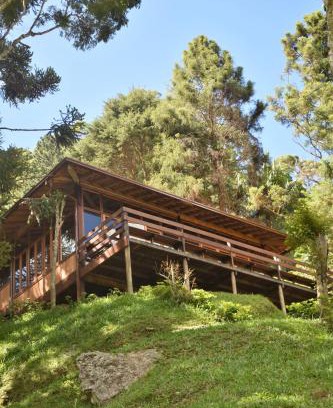 Nova Friburgo Casa | Chalé aconchegante cercado pelo verde