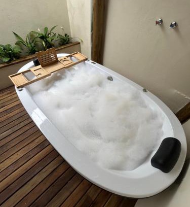 Nova Nazare Apartamento | Chalé com Banheira de Hidromassagem