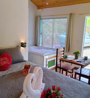 Costas Chalet De Esquí | Chalé Som do Riacho e Chalé Riacho Sereno, com Hidromassagem e Lareira á 20 minutos de Gonçalves-MG
