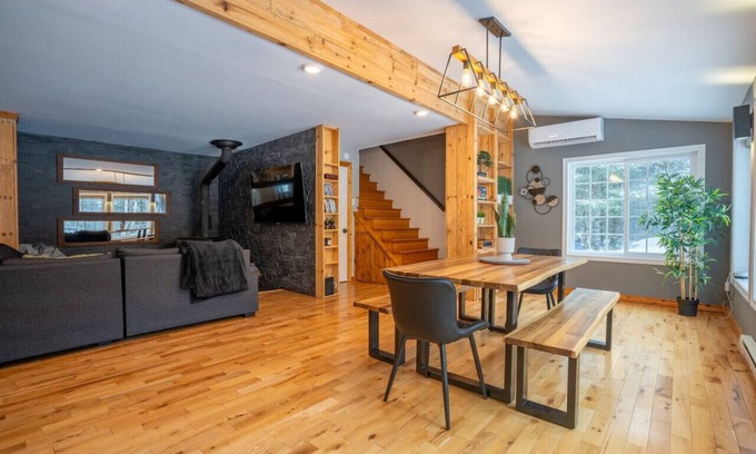Matawinie Regional County Municipality Apartamento | Chalet Synergie|Hot Tub | River & Kayaks |Sleeps 8
