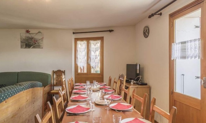 Saint-Marcel Chalet De Esquí | Chalet, balcón, chimenea o estufa a leña, parking, tv, local para esquís, 130m²