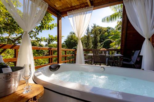 Joinville Chalet De Esquí | Chale confortavel com pisc,WiFi, garagem e jacuzzi