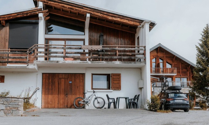 La Toussuire Chalet De Esquí | Chalet 'Jean Pierre Skilodge' with Mountain View, Shared Garden and Wi-Fi
