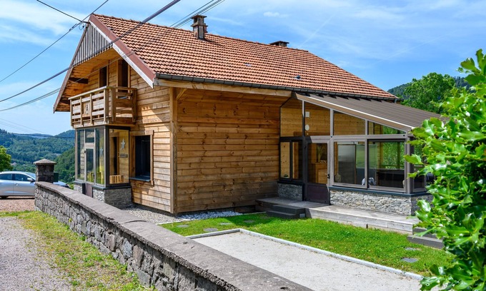 Saint-Maurice-sur-Moselle Chalet De Esquí | Chalet 'Le Brusyna' con vistas a la montaña, bañera de hidromasaje, terraza privada y Wi-Fi