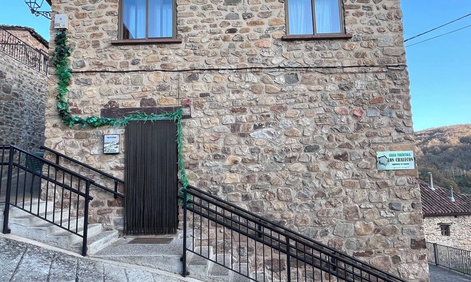 Lumbreras Cabaña | Casa turística Chaleco en Sierra Cebollera con terraza privada.