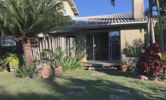 Florianopolis Chalet De Esquí | CHALET 2 IN GATE CONDOMINIUM 1 BLOCK BEACH|AIR CONDITIONING|WI-FI|BBQ