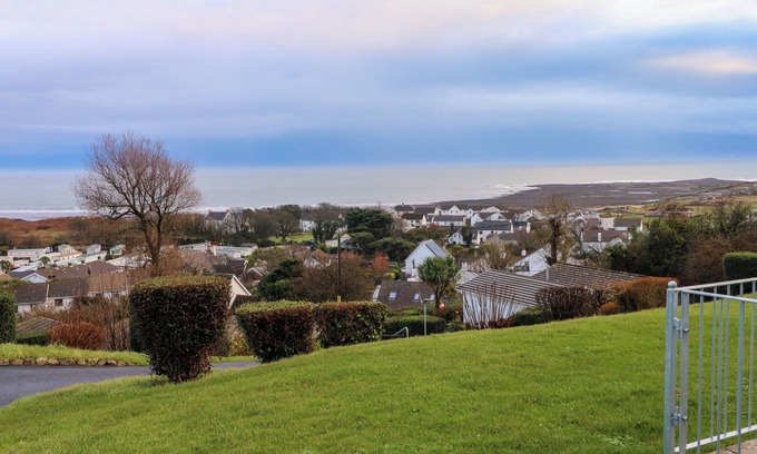 Port-Eynon Cabaña | CHALET 27, pet friendly, country holiday cottage in Port Eynon