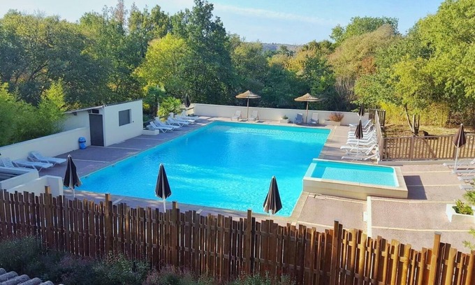 Montreal Chalet De Esquí | CHALET 5 -Terraza, muebles de jardín, hermosa vista, piscina, entretenimiento de verano