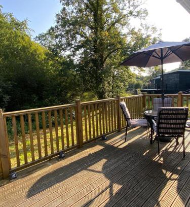 Bont Newydd Chalet De Esquí | Chalet 64, Lakeside, Glan Gwna Holiday Park