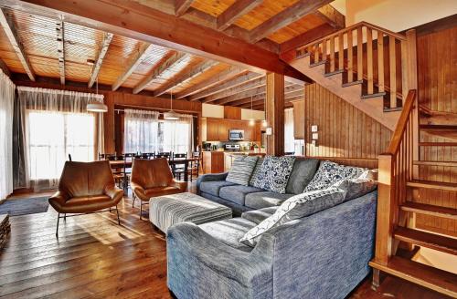 Stoneham Chalet De Esquí | Chalet 9006 Chemin des Alpages by Les Chalets Alpins