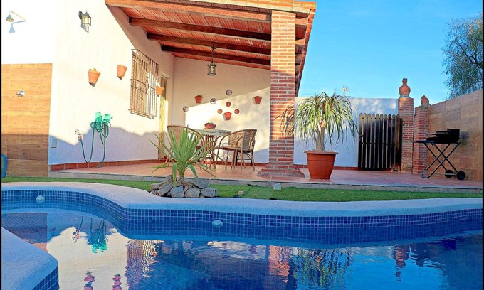 Conil de la Frontera Chalet De Esquí | Chalet acogedor con piscina
