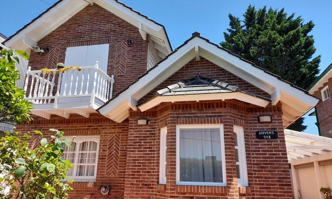 Ostende Casa | Chalet Anvers 8 persons, 4 rooms/Wi-Fi/Grill/Services/400mts from the sea