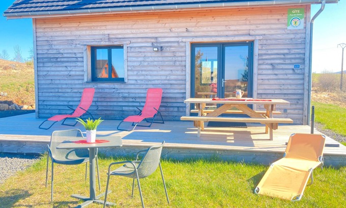 Saint-Genes-Champespe Chalet De Esquí | Chalet 'Artense Lodge' with Mountain View, Wi-Fi and Air Conditioning