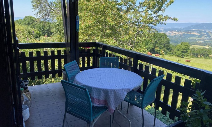 Cruseilles Chalet De Esquí | Chalet at 800 m, 30 minutes from Annecy and Geneva and 45 minutes from the Jura mountains.