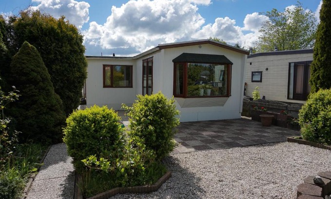 Municipality of Opmeer Chalet De Esquí | Chalet at a holiday park in Opmeer near Amsterdam