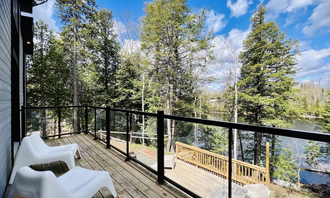 Chertsey Casa | Chalet Atlantide au bord du Lac and Spa