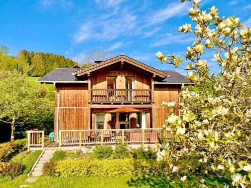 Nussdorf am Attersee Apartamento | Chalet Attersee - ganzes Ferienhaus, Seeblick, Kamin, Sauna