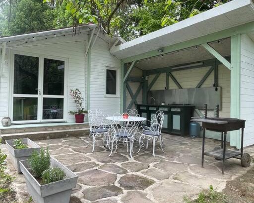 Serilhac Chalet De Esquí | Chalet au bord de l'étang