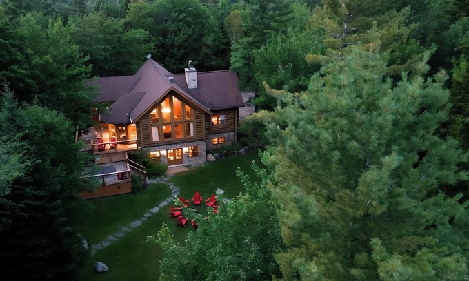 Fiddler Lake Resort Chalet De Esquí | Chalet Authentik 27: Indoor & Outdoor heated pools, Hot tub, Lake and Resort