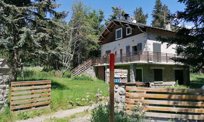Superbolquere Chalet De Esquí | Parte inferior del chalet en un lugar tranquilo cerca de las laderas Pirineos 2000