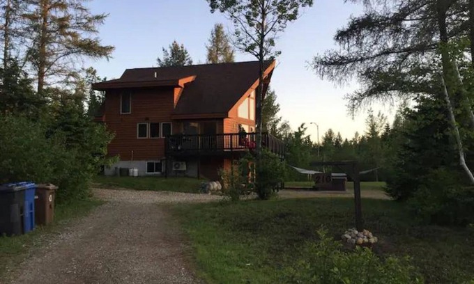 Saint-Alphonse-Rodriguez Chalet De Esquí | Chalet Polaris ✸ Fireplace ☼ 4 Seasons Hot Tub ♥