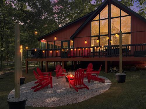 The Woods Chalet De Esquí | Chalet Cabin w Hot Tub WiFi Firepit Grill Deck