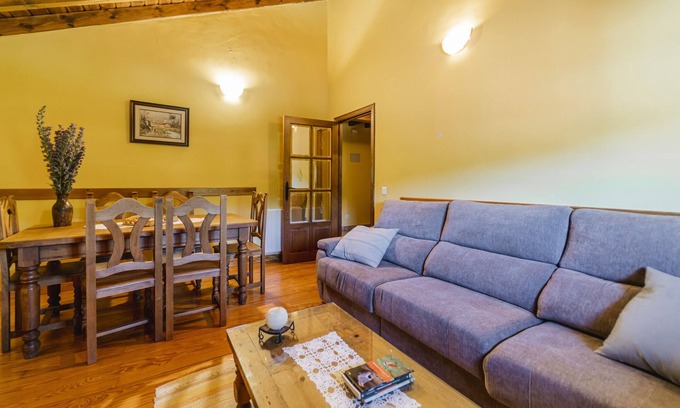 Valle de Valdelaguna Chalet De Esquí | Chalet 'Casa Rural Las Hoyas Ll' con vistas a la montaña