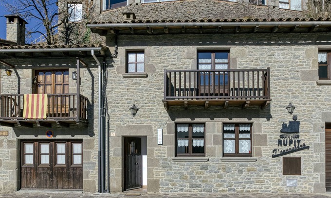 Rupit I Pruit Chalet De Esquí | Chalet "Casa L'Art" con vistas a la montaña, terraza privada y Wi-Fi