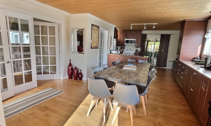 Mauricie Chalet De Esquí | Chalet chez Toutou with spa, sauna and swimming pool