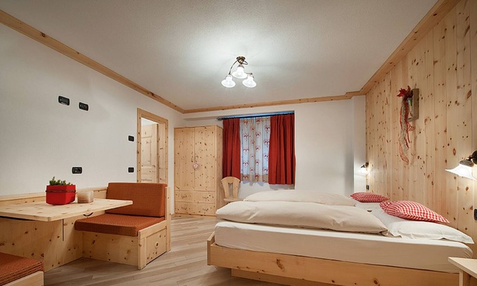 Livigno Chalet De Esquí | Chalet 'Chalet Sara Apartments' con vistas a la montaña, jardín privado y Wi-Fi