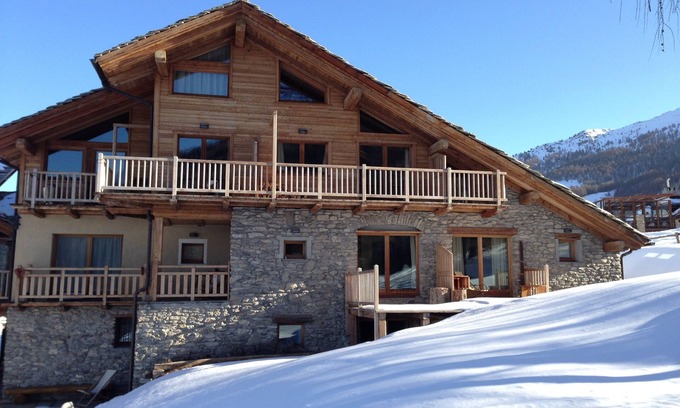 Sauze d'Oulx Apartamento | Chalet Clotes para los amantes del esquí y la naturaleza.