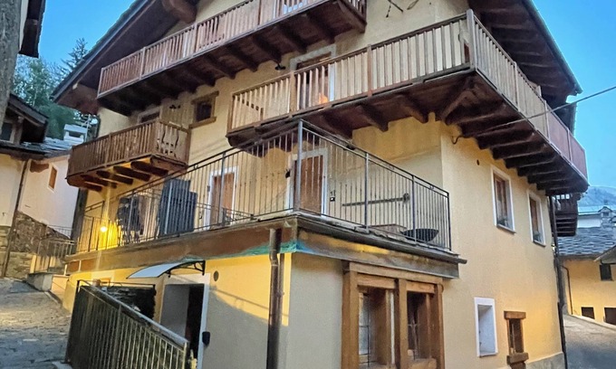 La Thuile Apartamento | Chalet Coeur du Village – Cozy Alpine Retreat in the Heart of La Thuile!