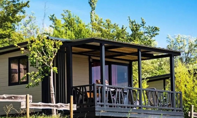 Rosans Chalet De Esquí | Chalet Comfort "Noumea" + CLIM 25m2 - (Modell 2) 2 Schlafzimmer + 12m2 überdachte Terrasse + TV 5 Personen