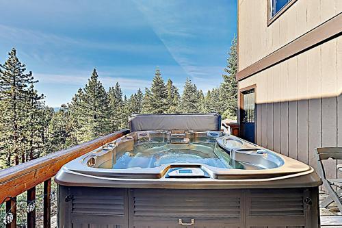 Zephyr Cove Casa | Chalet Court Manor