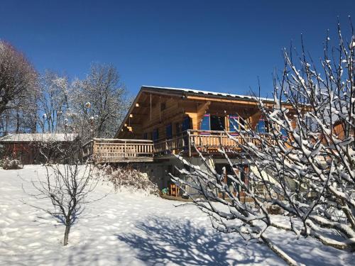 Les Carroz-d'Araches Apartamento | Chalet Cyclamens, 65m2 plein centre - Jardin, WIFI & parking!