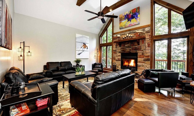 Stoneham Casa | Rare CITQ 4 Star Mountain Chalet en Stoneham Quebec