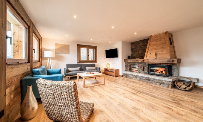 Saint-Sigismond Chalet De Esquí | Chalet 'De La Joux' con terraza privada y Wi-Fi