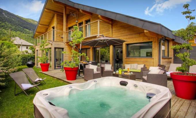 Thones Chalet De Esquí | 5 estrellas, jacuzzi exterior, gran terraza, cerca del pueblo - OVO Network