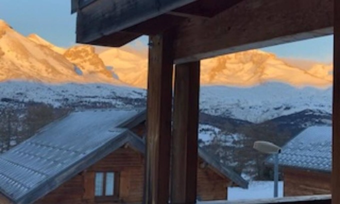 La Joue du Loup Chalet De Esquí | Chalet "Demi En Duplex" with Mountain View and Shared Pool