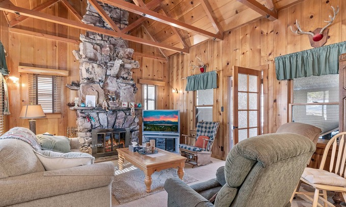 Big Bear Lake Chalet De Esquí | Chalet Des Ours -comfortable And Spacious Home With Wifi! Close To Everything! 2 Bedroom Chalet