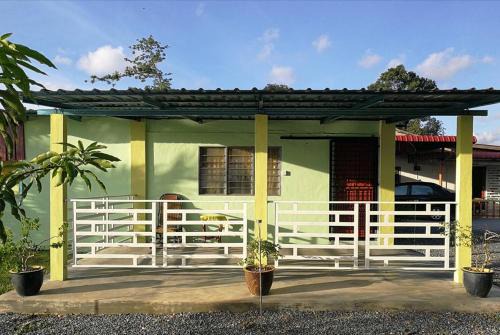 Kampung Keriang Dan Chalet De Esquí | Chalet Desa Halban