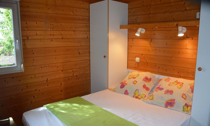 Courbiac Chalet De Esquí | Chalet Edelweiss: sleeps 4/6