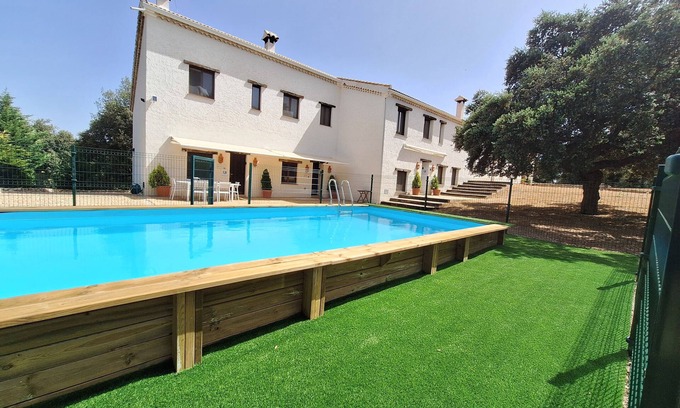 Las Nogueras Casa | Chalet 'El Pinar De La Lobera' con vistas a la montaña, piscina compartida y Wi-Fi