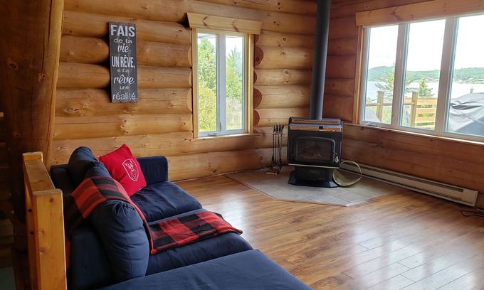 Disraeli Cabina | Chalet en bois rond au bord du Lac Aylmer SPECIAL 3e NUIT GRATUITE