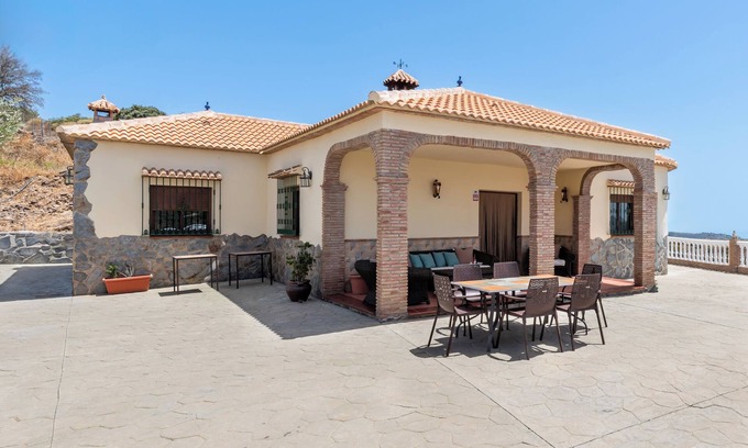 Sayalonga Chalet De Esquí | Chalet Encantador en Corumbela con Piscina y Barbacoa