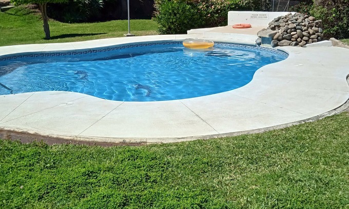 El Faro Chalet De Esquí | Chalet Fátima zona tranquila piscina y jardines acceso directo desde el chalet