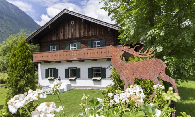 Golling an der Salzach Chalet De Esquí | Chalet Foresthouse, Chalet, only 25 minutes to Salzburg, garden, sauna, whirlpol