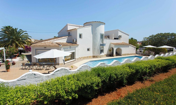 Els Poblets Chalet De Esquí | Chalet Felizia, top ubicación, gran piscina. Comodidad y paz. Max 16 personas,